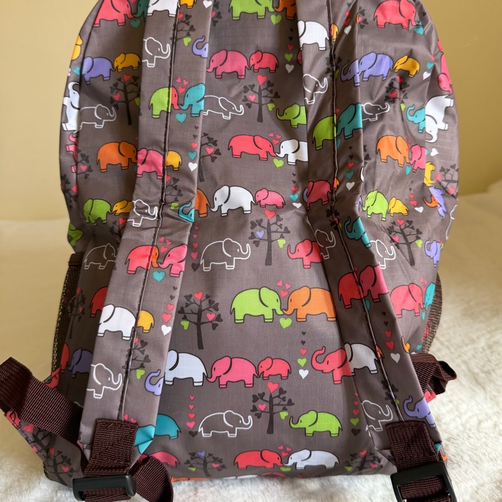 Foldable traveling elephant Backpack - Picture 2 of 9